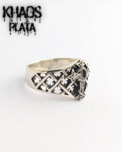 Cargar imagen en el visor de la galería, Anillo cruz y serpiente 2
