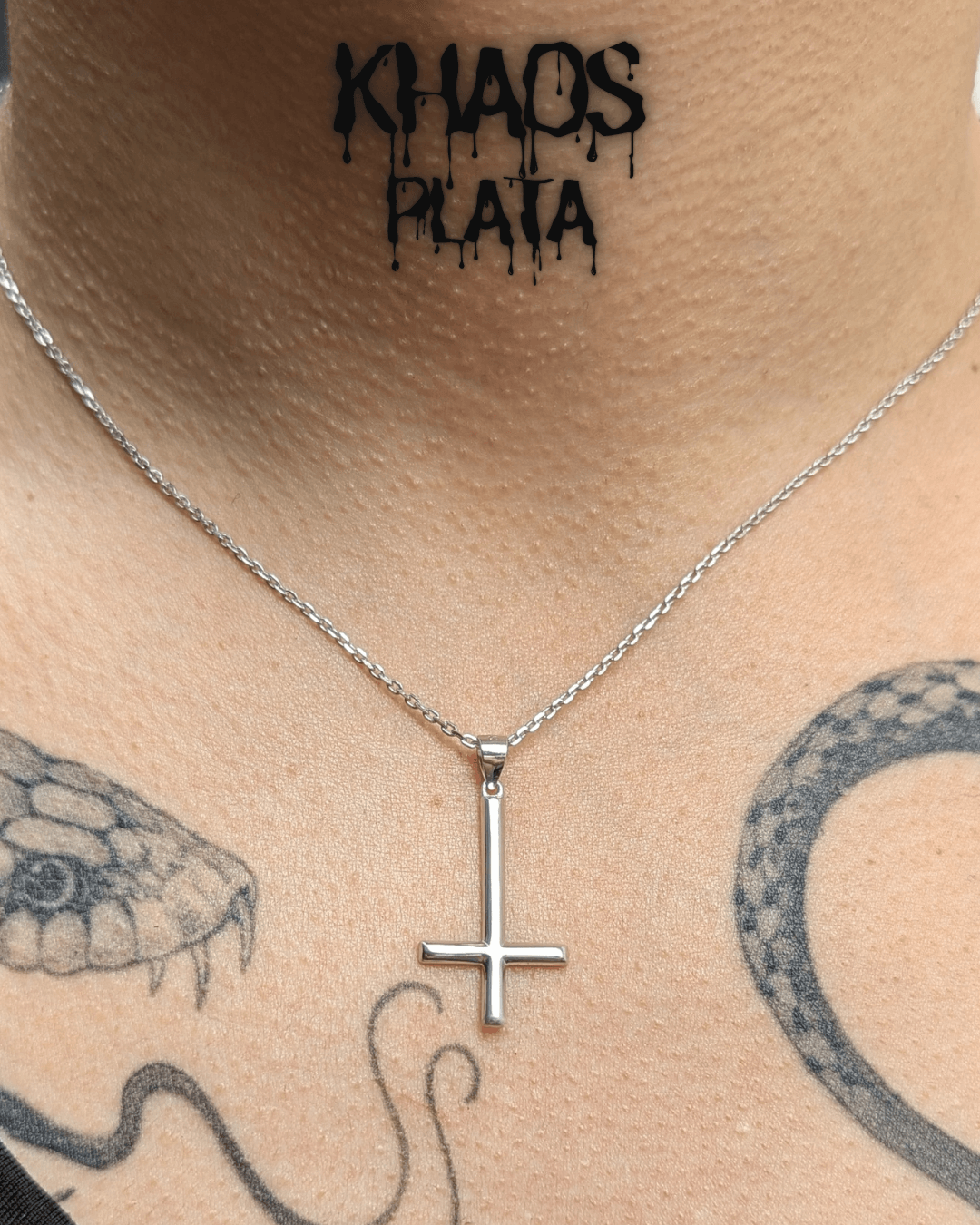 Collar cruz invertida 2