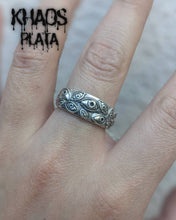 Cargar imagen en el visor de la galería, Anillo ojos ajustable
