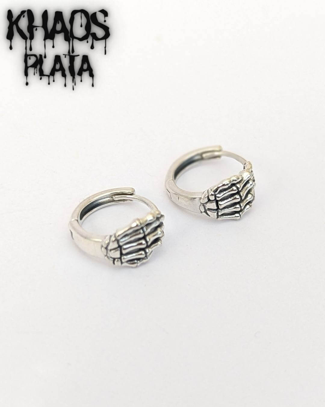 Aros argolla mano calavera par