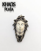 Cargar imagen en el visor de la galería, Colgante medusa
