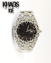 Cargar imagen en el visor de la galería, Reloj espinas zirconia cubica blanca fondo negro
