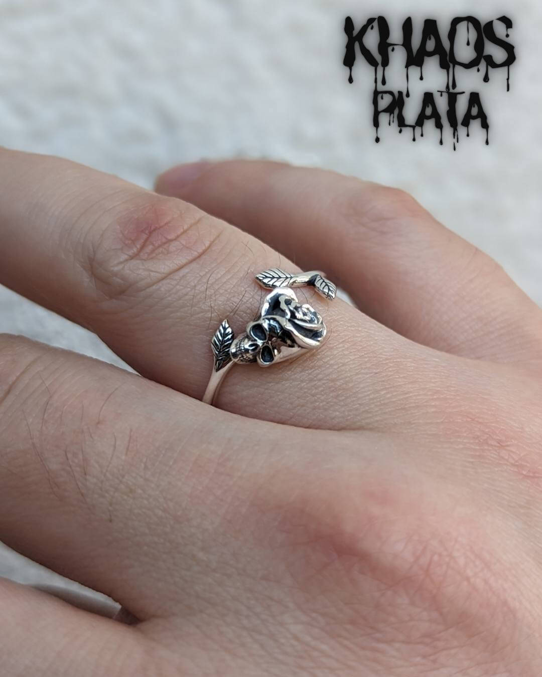 Anillo rosa calavera ajustable
