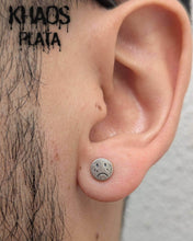 Cargar imagen en el visor de la galería, Aros emoji triste par
