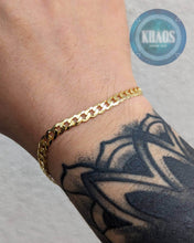Cargar imagen en el visor de la galería, Pulsera grumet 5 mm/19 cms acabado en oro 18 k

