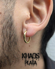 Cargar imagen en el visor de la galería, Aros argollas acabado en oro 18k par
