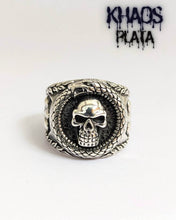 Cargar imagen en el visor de la galería, Anillo cráneo y serpiente 2
