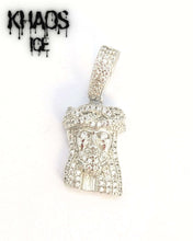 Cargar imagen en el visor de la galería, Colgante Cristo zirconia cubica

