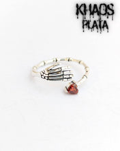 Cargar imagen en el visor de la galería, Anillo mano corazón ajustable
