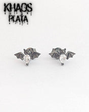 Cargar imagen en el visor de la galería, Aros murciélago zirconia cubica par
