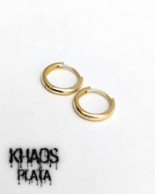 Cargar imagen en el visor de la galería, Aros argollas acabado en oro 18k par
