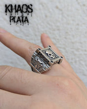 Cargar imagen en el visor de la galería, Anillo calavera Ajustable 1
