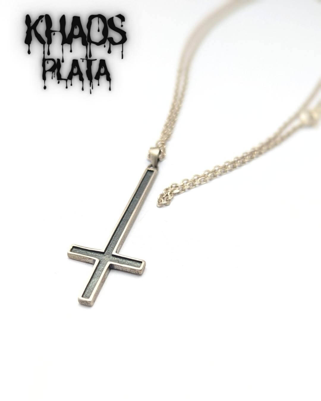 Collar cruz invertida – Khaos