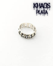 Cargar imagen en el visor de la galería, Anillo calaveras 2
