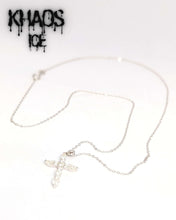 Cargar imagen en el visor de la galería, Collar cruz pequeña zirconia cubica
