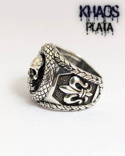 Cargar imagen en el visor de la galería, Anillo cráneo y serpiente 2
