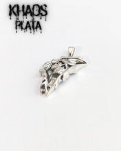 Cargar imagen en el visor de la galería, Colgante calavera 6
