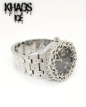 Cargar imagen en el visor de la galería, Reloj espinas zirconia cubica blanca fondo negro
