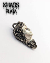 Cargar imagen en el visor de la galería, Colgante medusa
