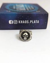 Cargar imagen en el visor de la galería, Anillo cráneo y serpiente 2
