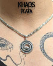 Cargar imagen en el visor de la galería, Colgante snake Uzumaki
