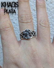 Cargar imagen en el visor de la galería, Anillo cruz y serpiente 2
