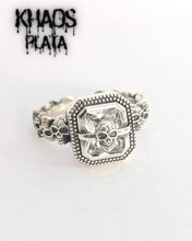 Cargar imagen en el visor de la galería, Anillo calavera ajustable 4
