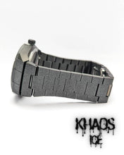 Cargar imagen en el visor de la galería, Reloj frosted negro
