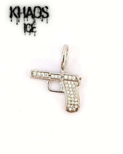 Cargar imagen en el visor de la galería, Colgante pistola zirconia cubica
