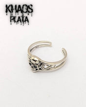 Cargar imagen en el visor de la galería, Anillo calavera cachuda ajustable
