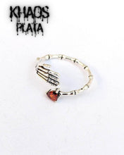 Cargar imagen en el visor de la galería, Anillo mano corazón ajustable
