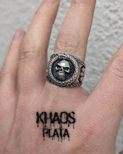 Cargar imagen en el visor de la galería, Anillo cráneo y serpiente 2
