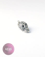 Cargar imagen en el visor de la galería, Colgante calavera 4
