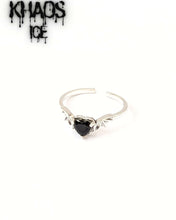 Cargar imagen en el visor de la galería, Anillo corazón demonio zirconia cubica ajustable
