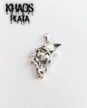 Cargar imagen en el visor de la galería, Colgante calavera 6
