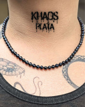 Cargar imagen en el visor de la galería, Collar perlas negras 45 cm

