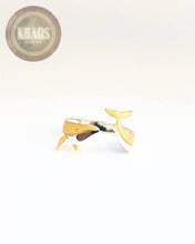 Cargar imagen en el visor de la galería, Anillo ballena ajustable acabado en oro 18k
