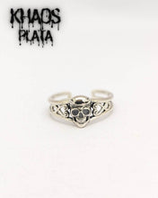 Cargar imagen en el visor de la galería, Anillo calavera cachuda ajustable
