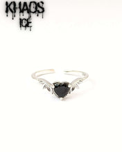 Cargar imagen en el visor de la galería, Anillo corazón demonio zirconia cubica ajustable
