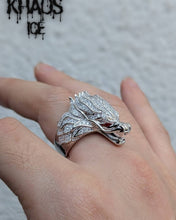 Cargar imagen en el visor de la galería, Anillo dragón zirconia cubica
