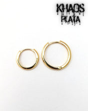 Cargar imagen en el visor de la galería, Aros argollas acabado en oro 18k par
