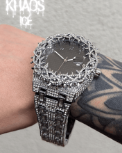 Cargar imagen en el visor de la galería, Reloj espinas zirconia cubica blanca fondo negro
