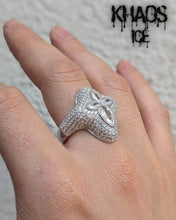 Cargar imagen en el visor de la galería, Anillo cruz zirconia cubica 2
