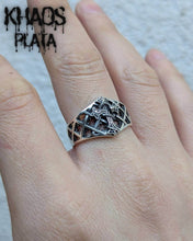 Cargar imagen en el visor de la galería, Anillo cruz y serpiente 2
