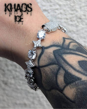 Cargar imagen en el visor de la galería, Brazalete estrellas zirconia cubica 10 mm
