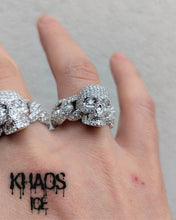 Cargar imagen en el visor de la galería, Anillo calavera zirconia cubica
