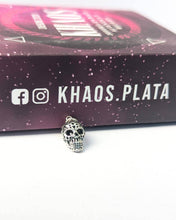 Cargar imagen en el visor de la galería, Colgante calavera 4
