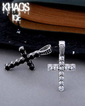 Cargar imagen en el visor de la galería, Colgante cruz zirconia cubica negra
