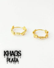 Cargar imagen en el visor de la galería, Aros argolla de púas acabada en oro 18k par
