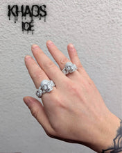 Cargar imagen en el visor de la galería, Anillo calavera zirconia cubica
